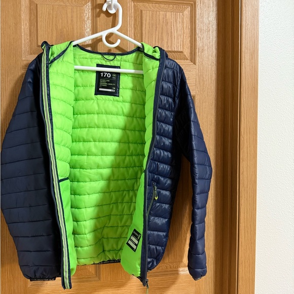 Jacket Reserved - Picture 8 of 9